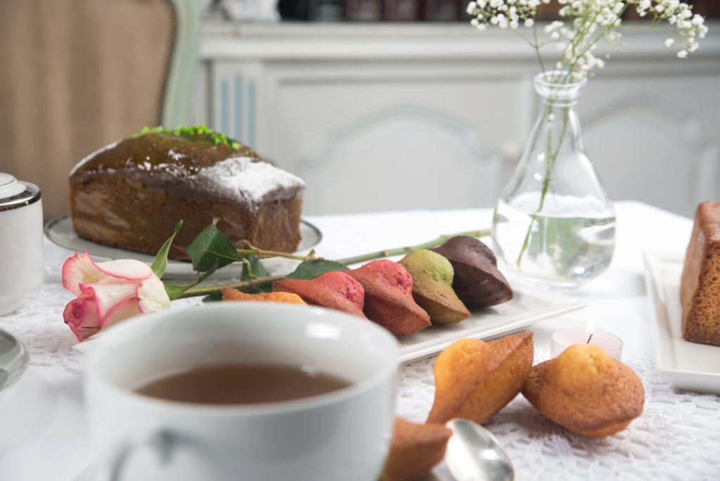 Packshot & Scénographie culinaire — Dupont avec un thé